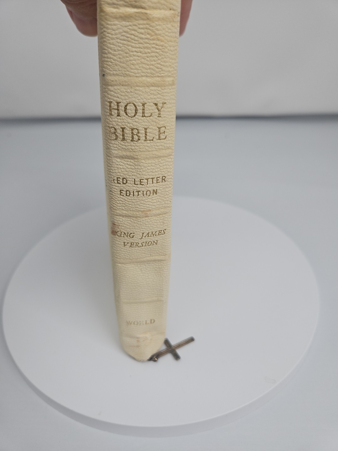 1950 World Publishing Bible White Cover, Zipper, Name Imprinted On Cover Cross