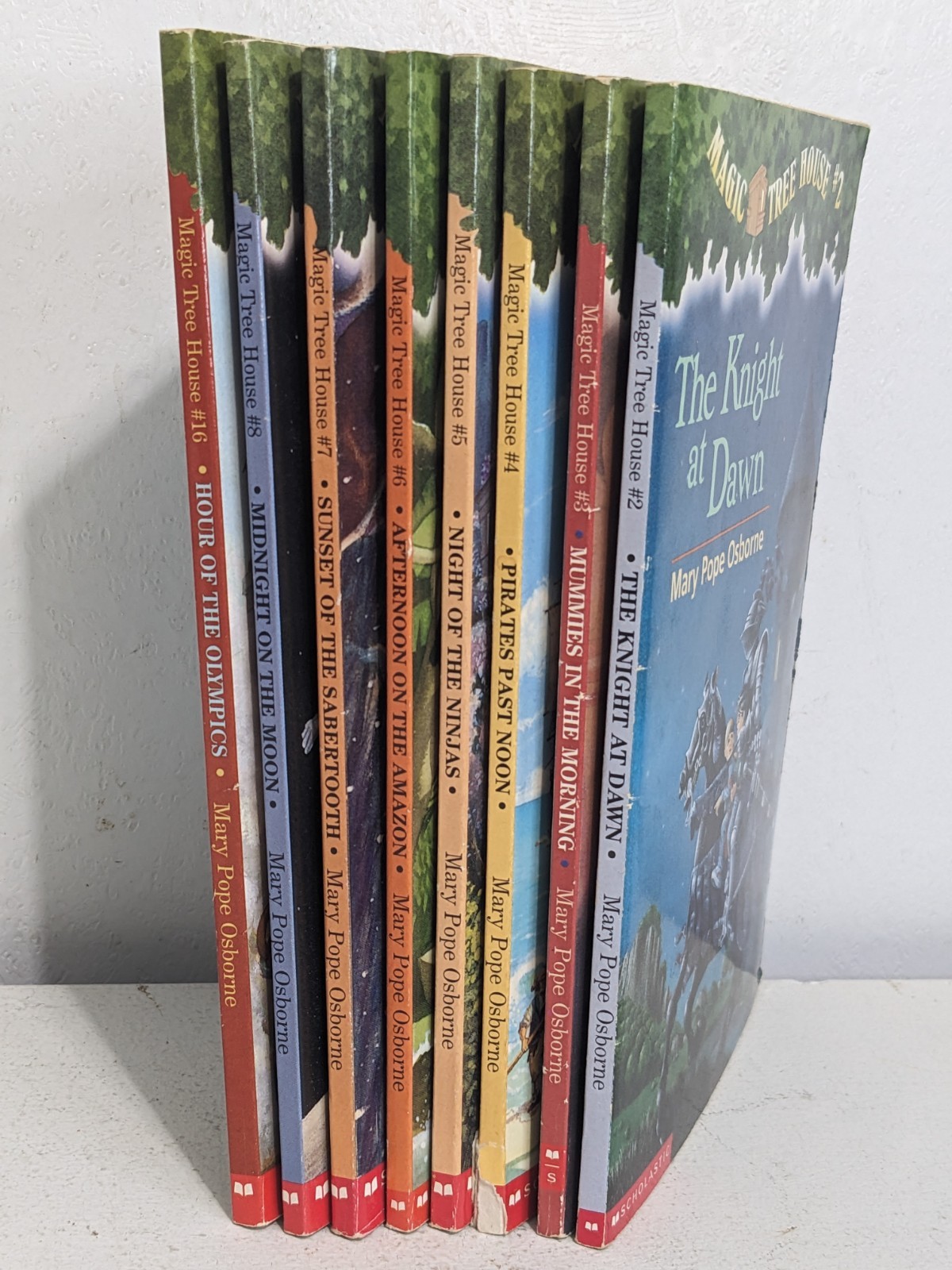 Lot Of 8 Vintage Magic Tree House Children&rsquo;s Books 2, 3, 4, 5, 6, 7, 8, & 16