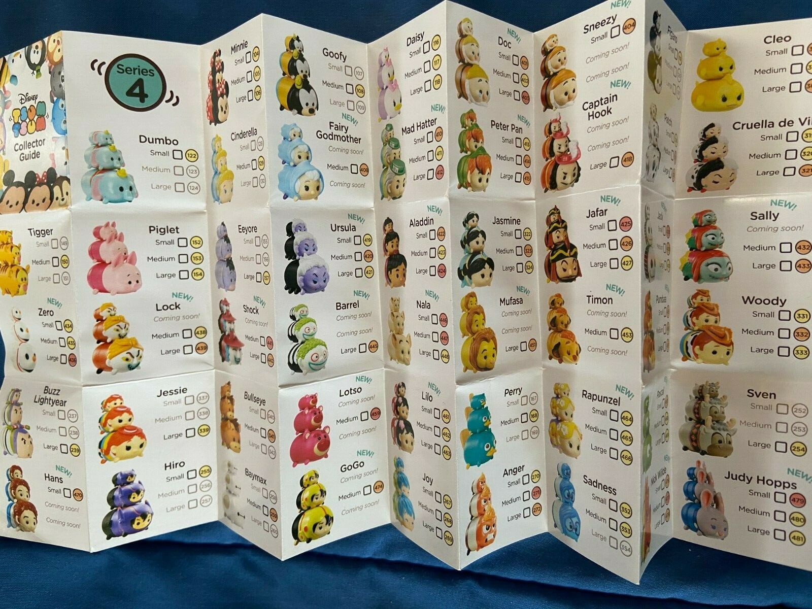 Tsum Tsum Vinyl Small Collector&rsquo;s Guide Series 4 *NEW/Nice Condition* pp1