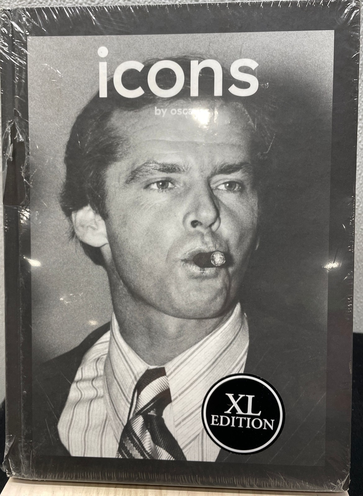 Icons by Oscar: XL Edition by Oscar Abolafia 2023 Hardcover Lannoo Publishers
