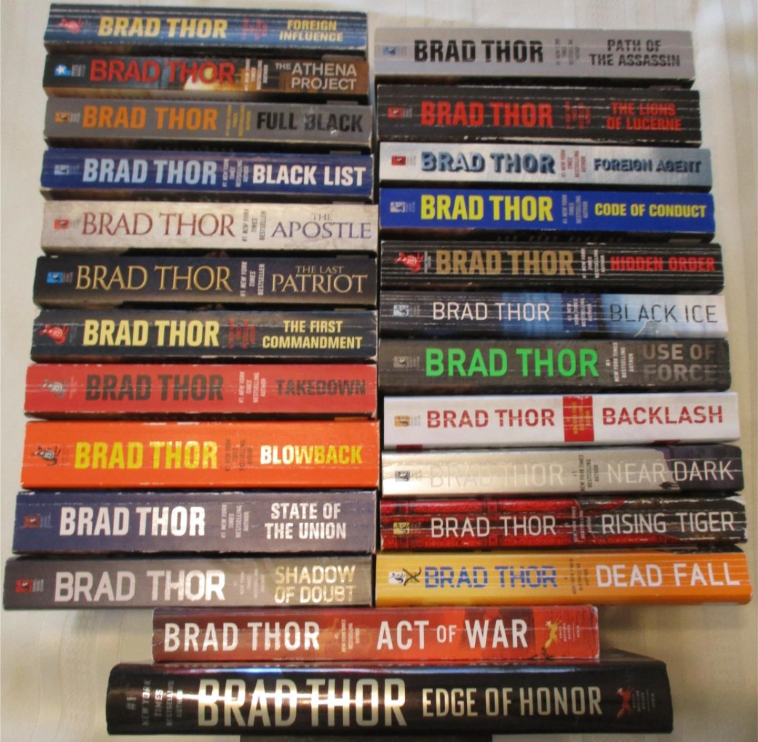 BRAD THOR Lot of 24 SCOTT HARVATH Series Counterterrorism Thriller EDGE OF HONOR