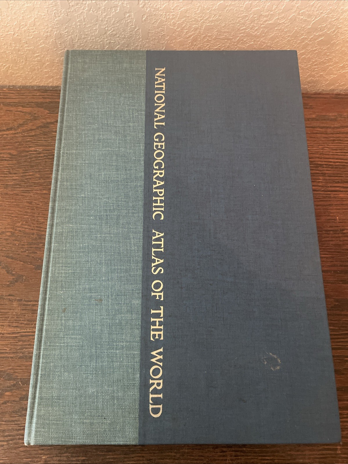 VTG National Geographic Atlas of the World 1975 oversized 12.25&Prime;x18.5