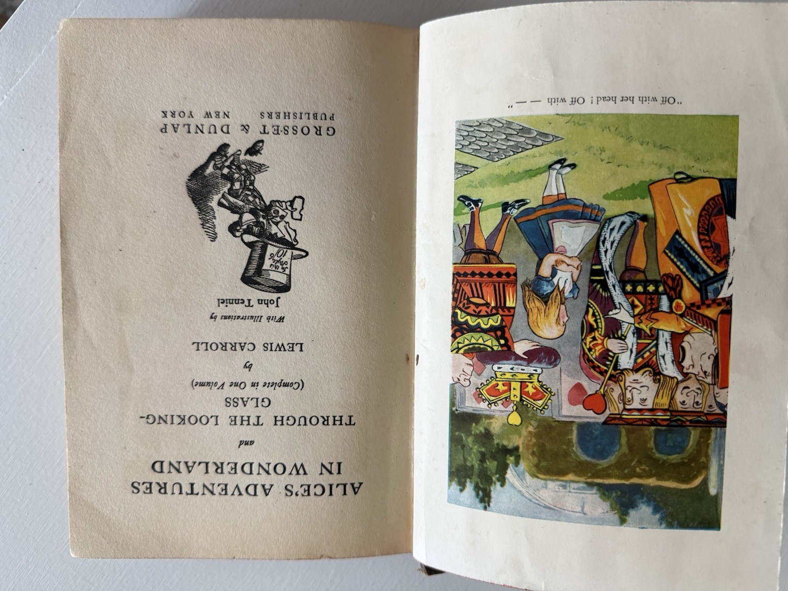 Alice In Wonderland Book And Through The Looking Glass, Lewis Carol Vintage ￼