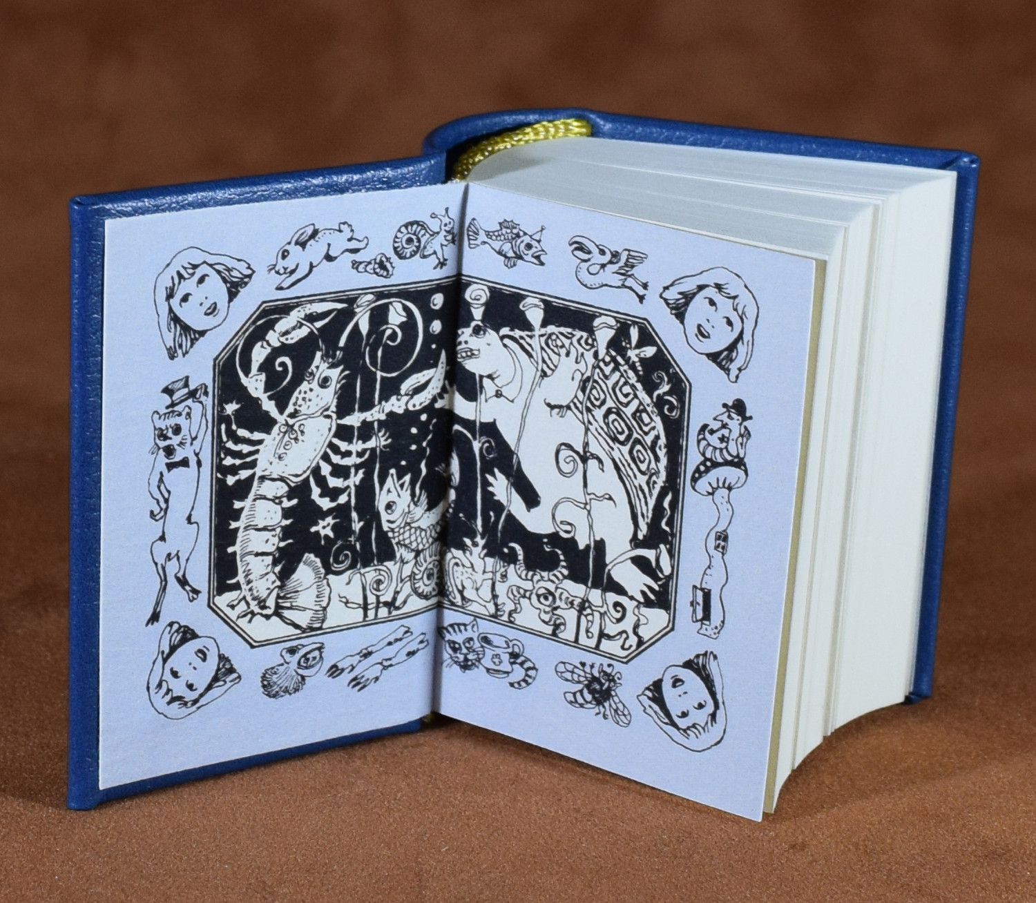 MINIATURE BOOK Alice´s Adventures in Wonderland