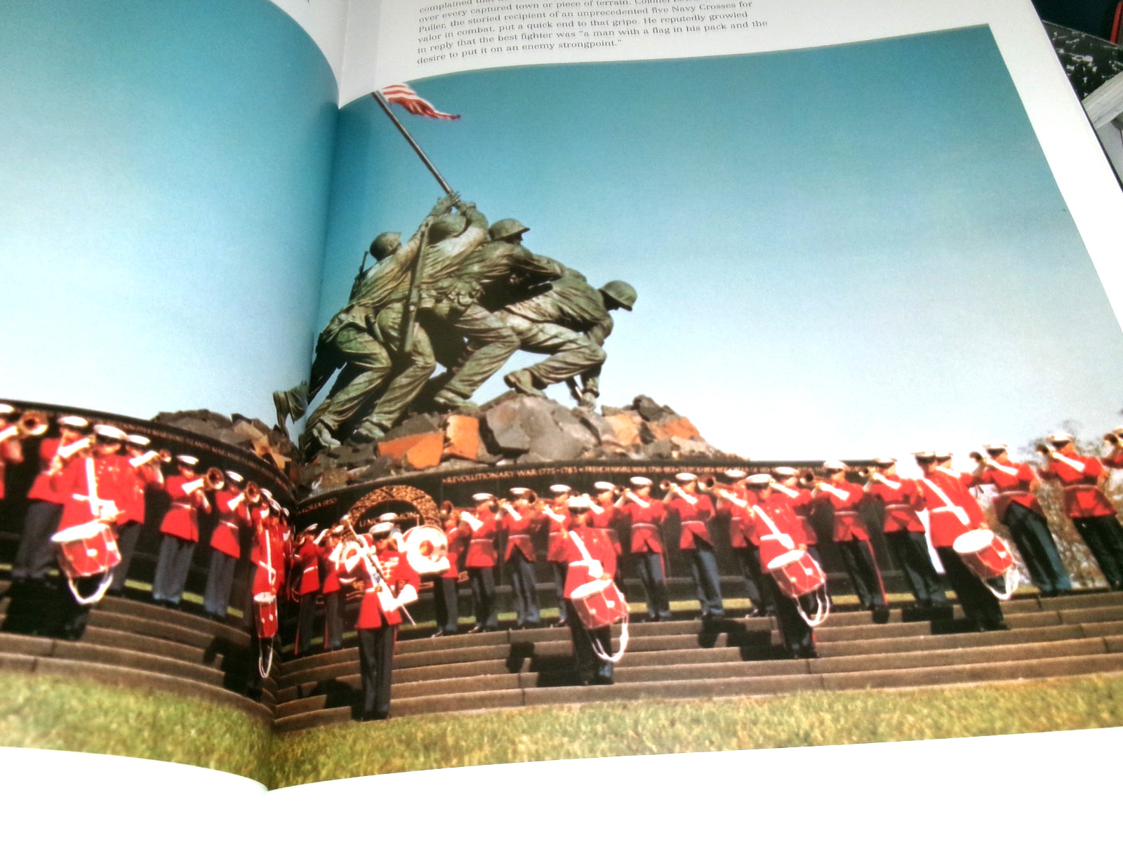 THE MARINES Marine Corps Heritage Foundation ILLUSTRATED BOOK 1998 LARGE