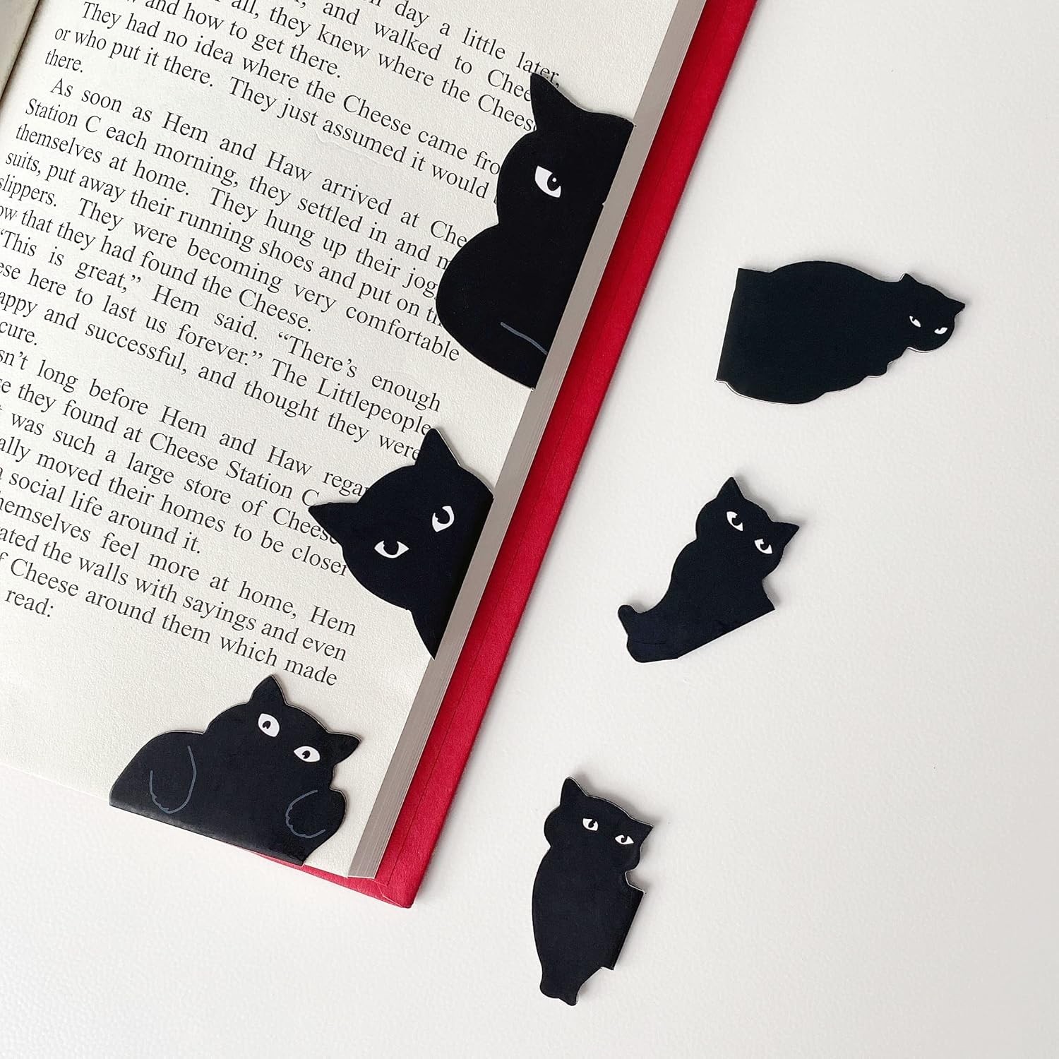 Kawaii Cat Magnetic Page Markers – 6 Hypoallergenic Bookmarks for Easy Use