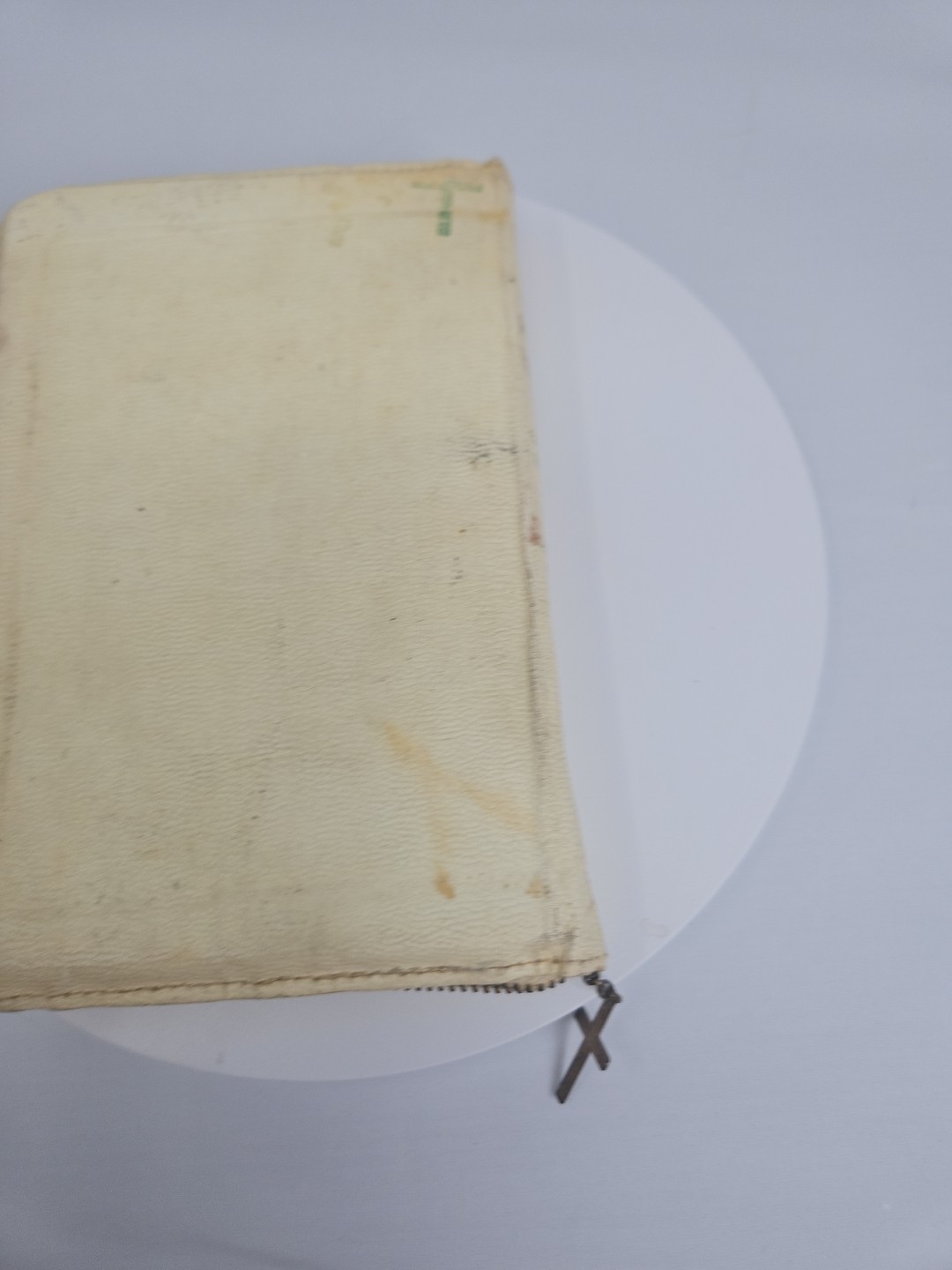 1950 World Publishing Bible White Cover, Zipper, Name Imprinted On Cover Cross