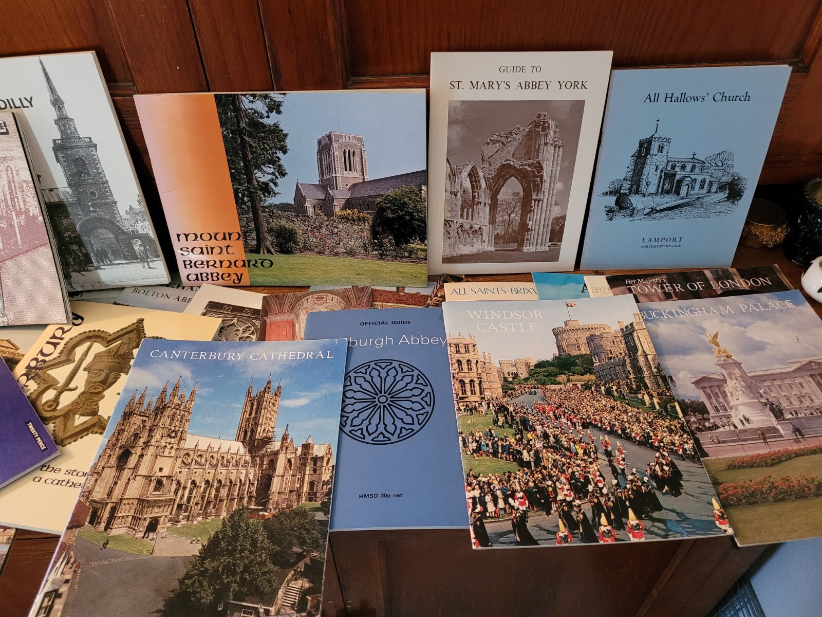 Lot of 38 Miscellaneous United Kingdom Guidebooks Cathedrals Abbeys Palaces