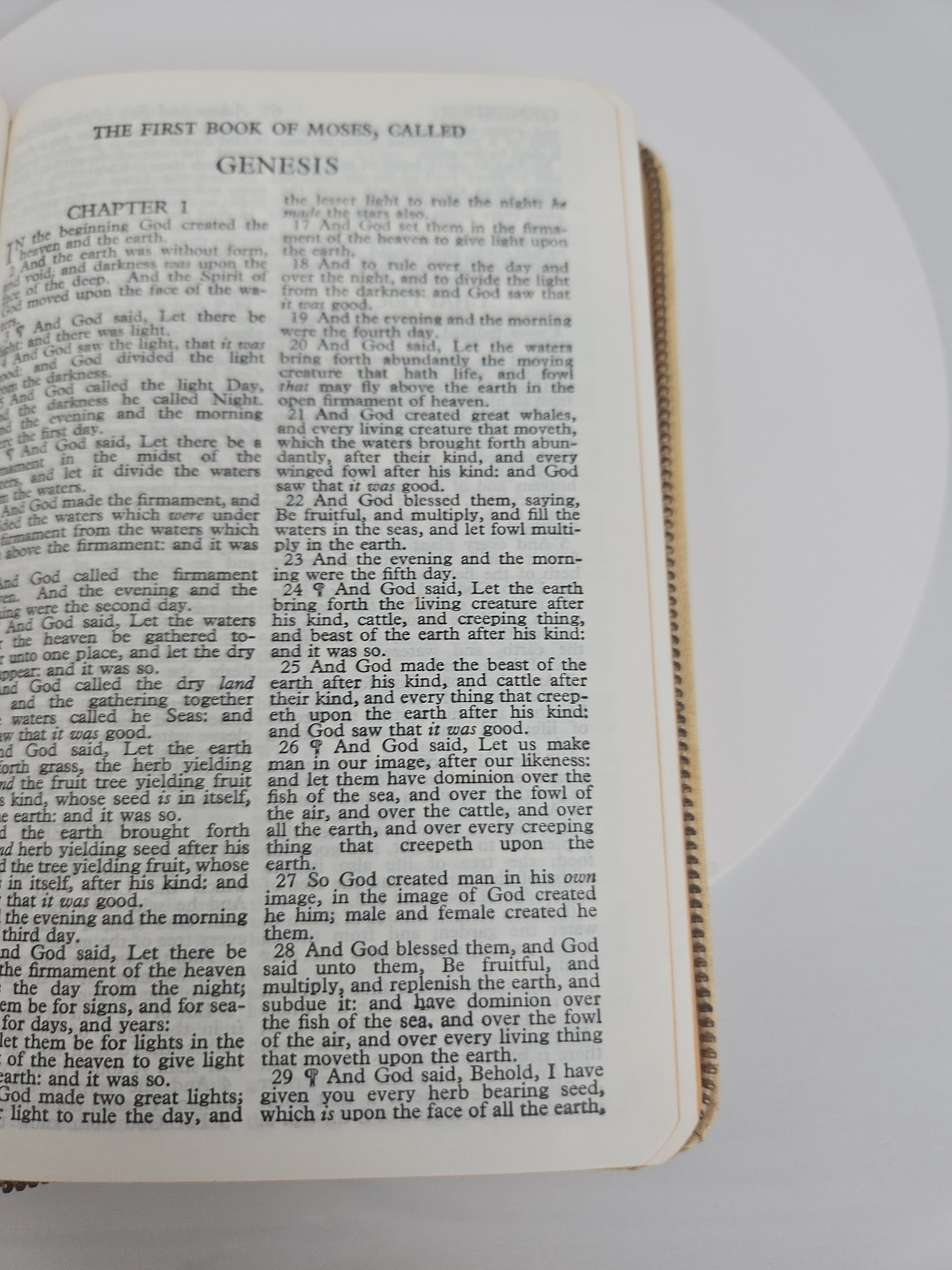 1950 World Publishing Bible White Cover, Zipper, Name Imprinted On Cover Cross