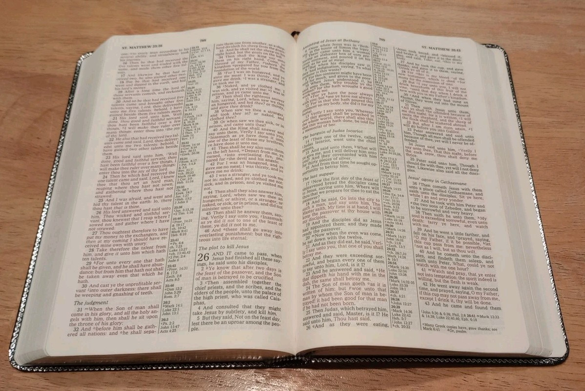KJV Reference Bible ,Red Letter,Concordance,Maps Bonded Leather Zondervan 1994
