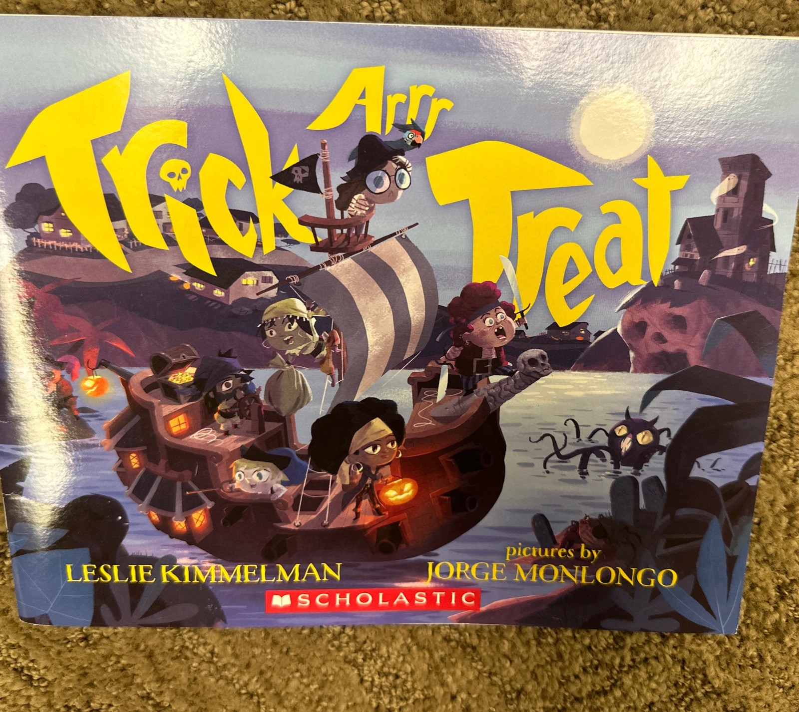 Trick Arrr Treat by Leslie Kimmelman